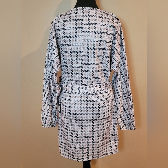 STYLISH MINI DRESS, Long Sleeve, Geometric Pattern, Crossover Neckline, Size Sm - Picture 4 of 10